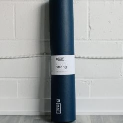 B Yoga B MAT Strong Yoga Mat 180x66cm x 6mm -Matelas Soldes Magasin b yoga b mat strong yoga mat 180x66cm x 6mm deep blue 3 5