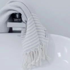 B Yoga B Towel Mains et visage, noir -Matelas Soldes Magasin b yoga b towel hands face stone stripe 4 1